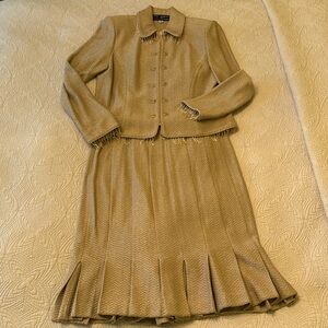 Gold and Cream St John Suit size 6